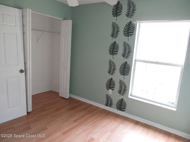 Building Photo - 5272 Outlook Dr