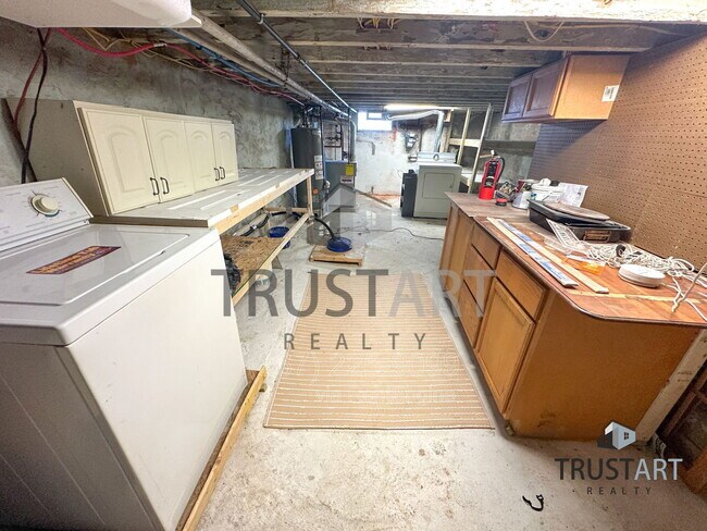 Building Photo - 2834 E Venango St