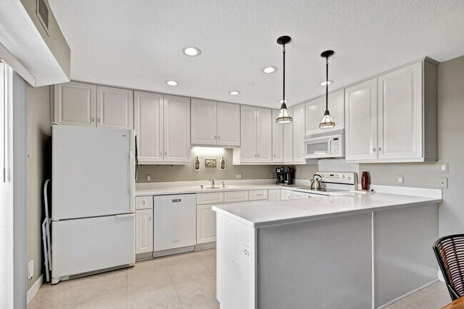Building Photo - 1420 Ocean Way