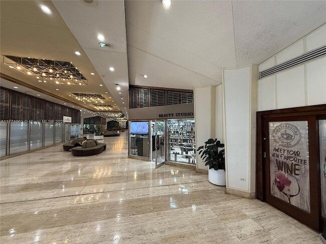 Building Photo - 801 Brickell Bay Dr