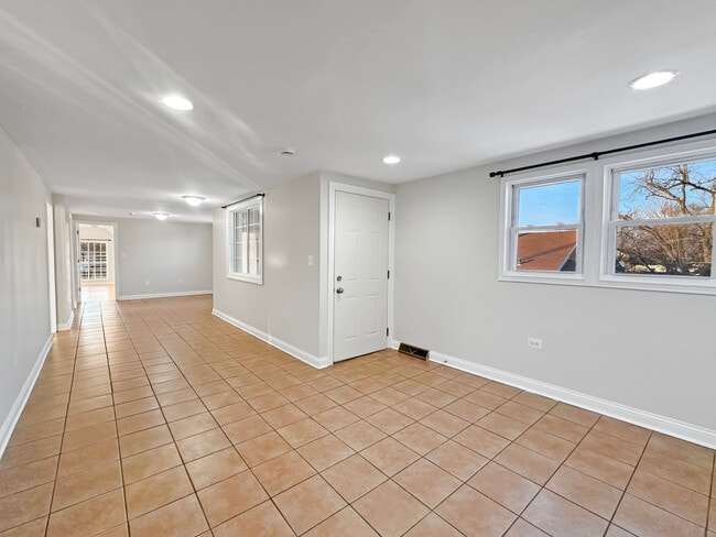 Building Photo - 3135 Chicago Rd