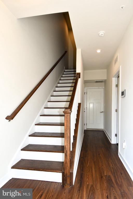 Building Photo - 4917 Crest View Dr
