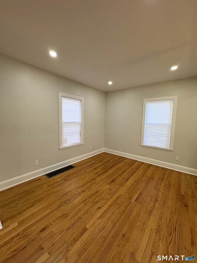 Building Photo - 172 Swanson Ave