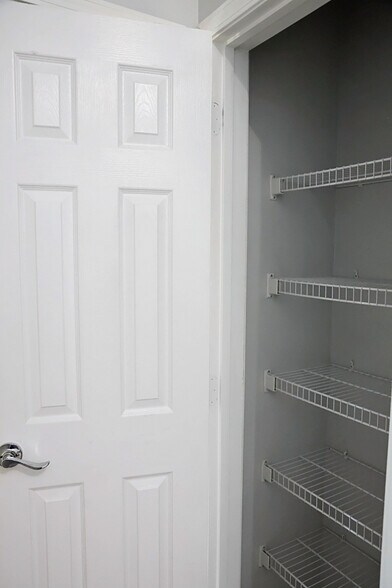Building Photo - 1225 Blakeway St