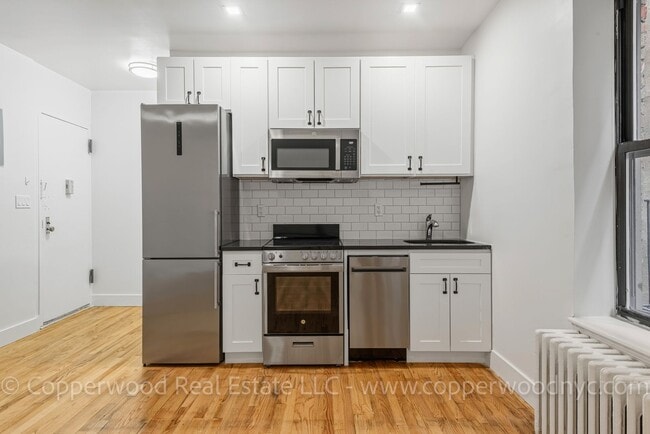 Interior Photo - 315 East 84th St