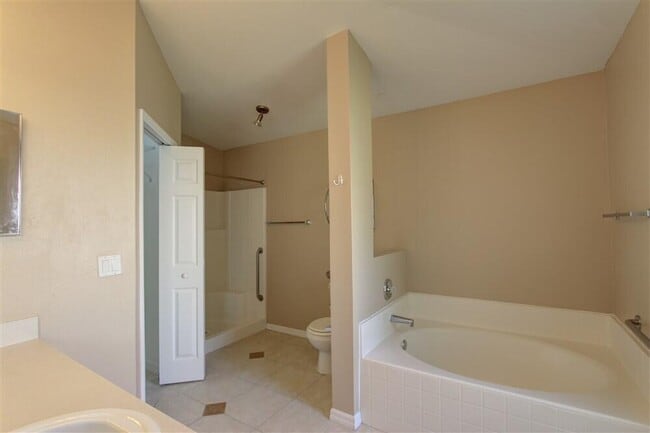 Building Photo - 2477 Deercroft Dr
