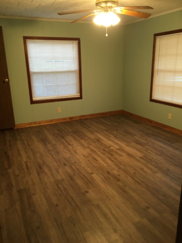 Building Photo - 606 Charlie Kuntz Rd