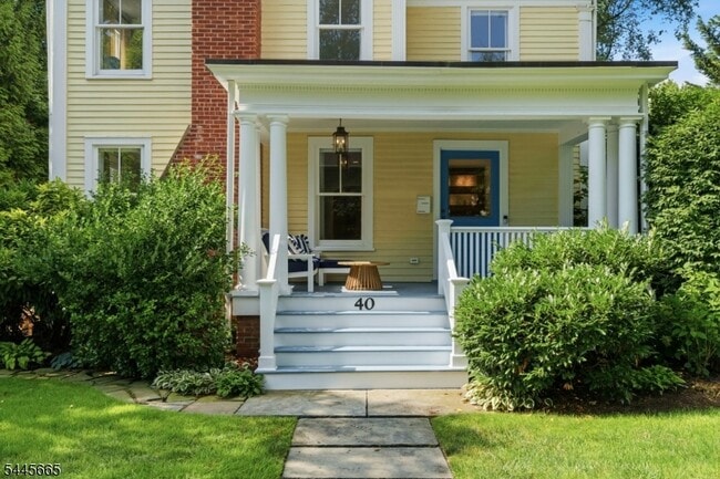 Building Photo - 40 Oakwood Ave
