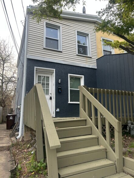 Primary Photo - 42 S Maple Ave