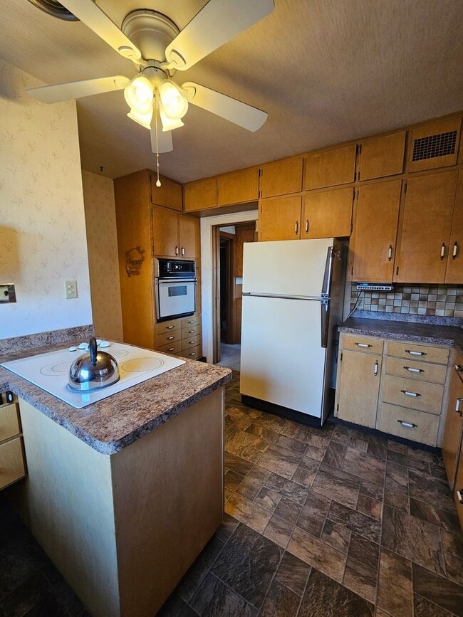 Building Photo - 4 BED | 2.5 BATH | DOUBLE GARAGE | WEST RAPID | FURNISHED