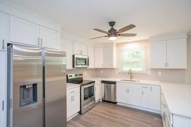 Building Photo - Brentwood Oasis: 3 Bed, 2 Bath Home on 5+ ...