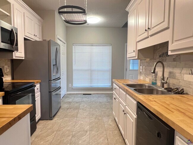 Building Photo - 253 Chadwick Cir