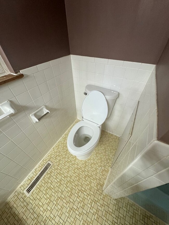 Building Photo - 3 Bed 1 Bath 1 Carport PRE-LEASING