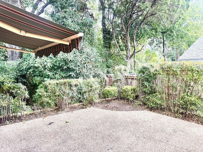 Building Photo - 3206 Creekwood Cir