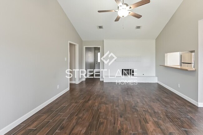 Building Photo - REDUCED!