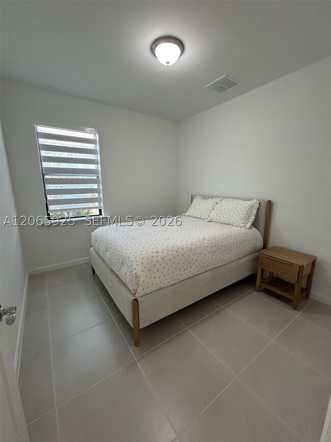 Building Photo - 6385 Honor