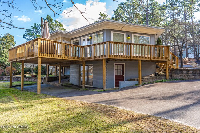 Building Photo - 164 Pine Ridge Dr