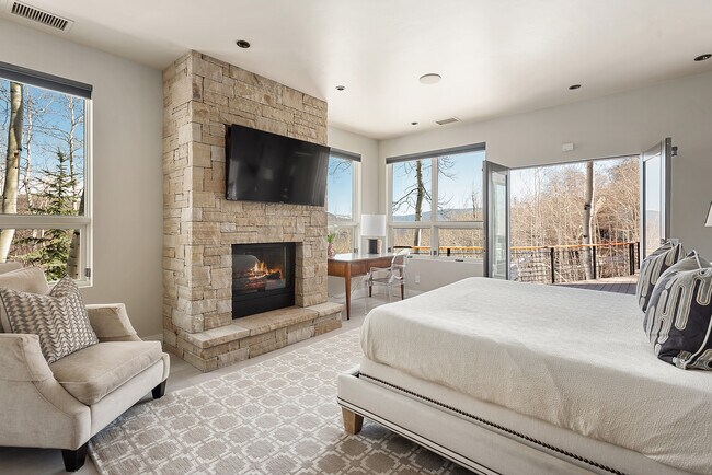 Building Photo - 399 Maple Ridge Ln