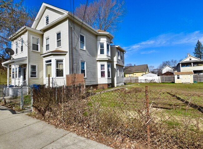 Building Photo - 30 Day St