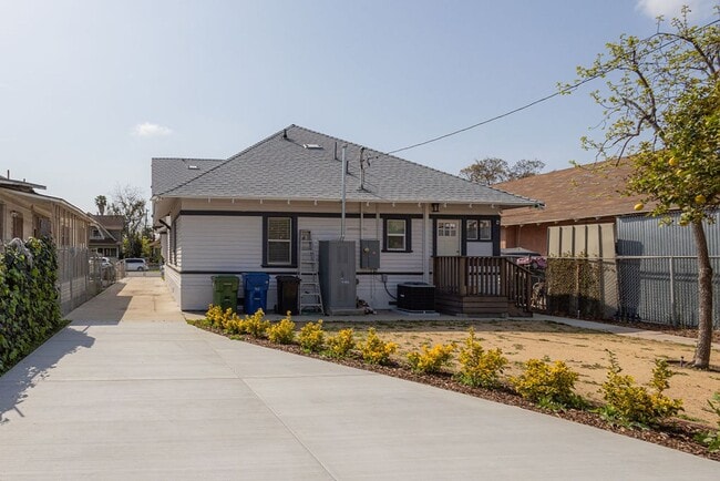 Building Photo - Fully Renovated Craftsman Home, 3-Bedroom,...