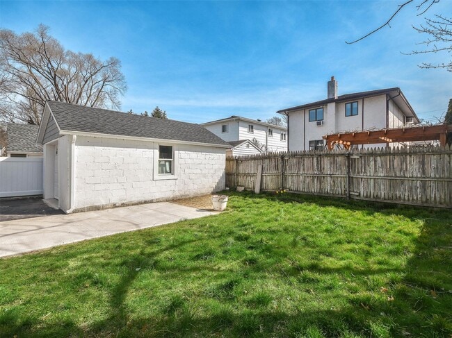 Building Photo - 50 Graywood Rd