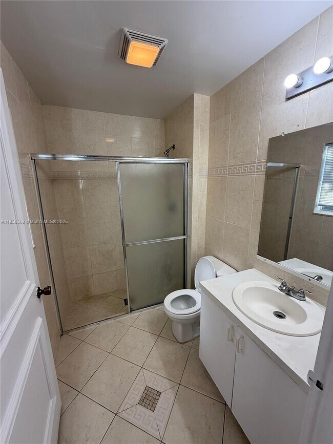 Building Photo - 1401 Cypress Way W