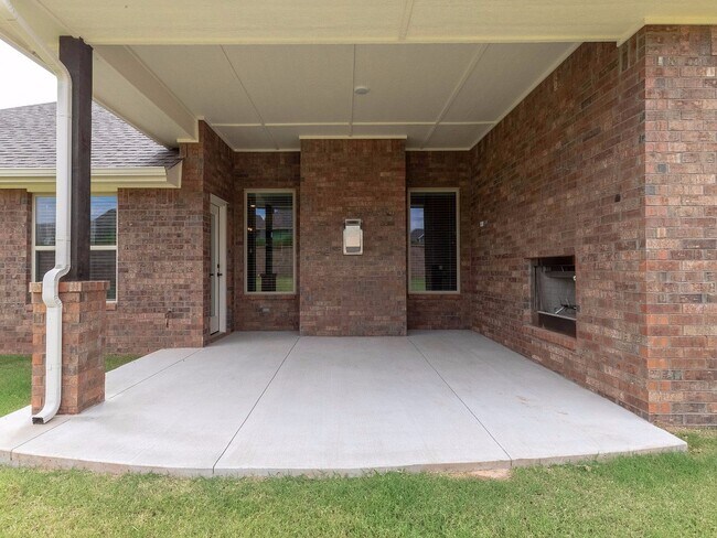 Building Photo - Beautiful Home - 4 Bedroom, 3 Bathroom with Bonus Room in East Edmond