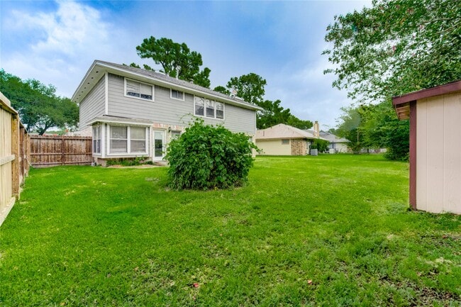 Building Photo - 15403 Meadow Village Dr