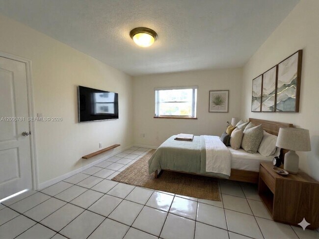 Building Photo - 3052 SW 27th Ave