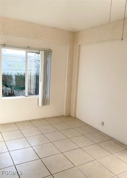 Building Photo - 3216 SW 7th Pl