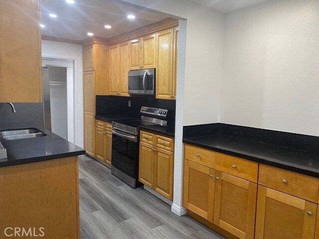 Building Photo - 5412 Lindley Ave