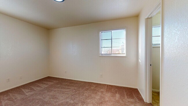 Building Photo - UPTOWN 3 Bedroom +Office  2 Bath with Garage