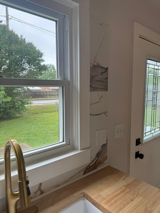 Building Photo - 3007 Daviess St