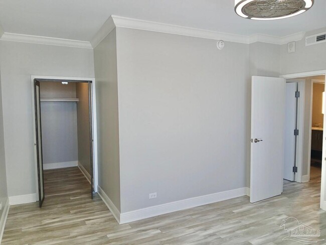 Building Photo - 825 Bayshore Dr