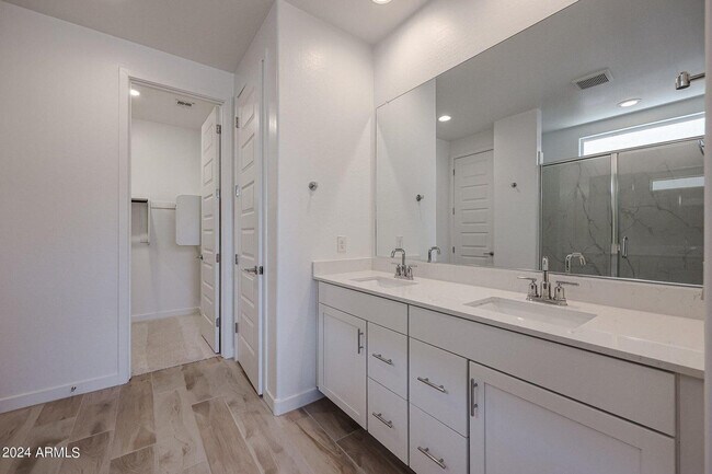 Building Photo - 7682 W Jackrabbit Ln