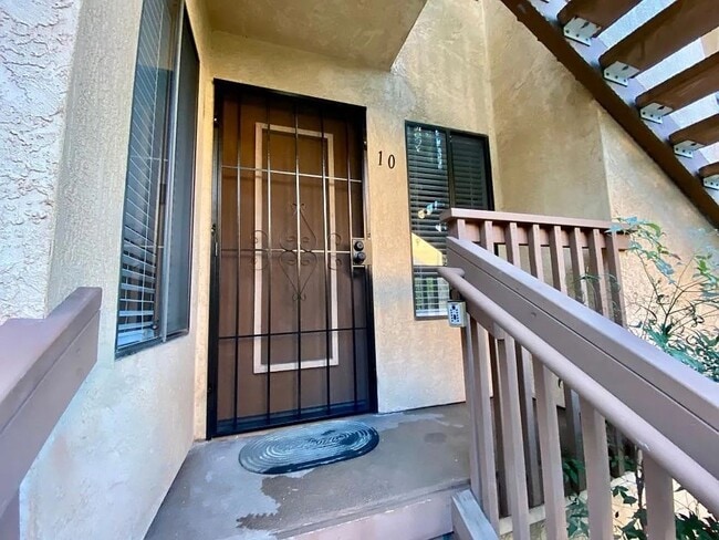 Building Photo - 6033 Estelle St