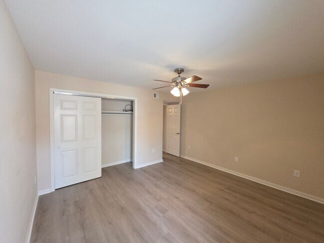 Building Photo - 7325 Winery Ln