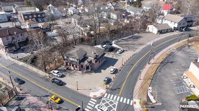 Building Photo - 146 Main St