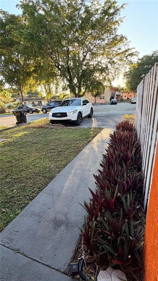 Building Photo - 948 SW 74th Ave