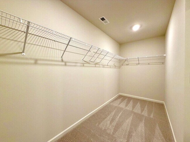 Building Photo - 913 Moray Ln