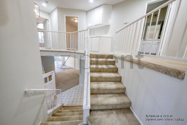 Building Photo - 7855 Green Crest Ct
