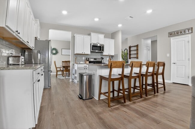 Building Photo - 7905 Camellia Bud Ct