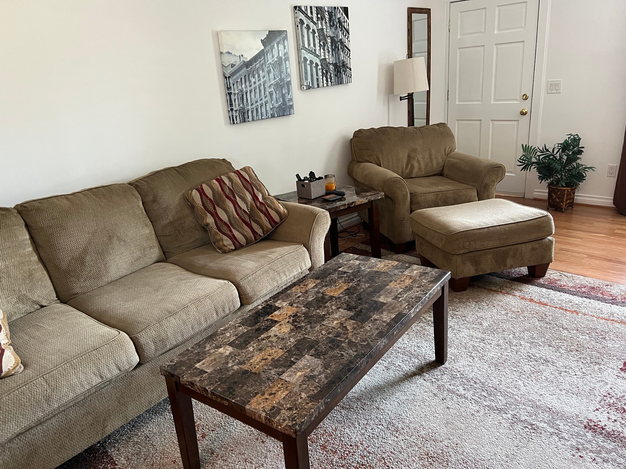 Spacious Living Room - 607 N Garfield Ave