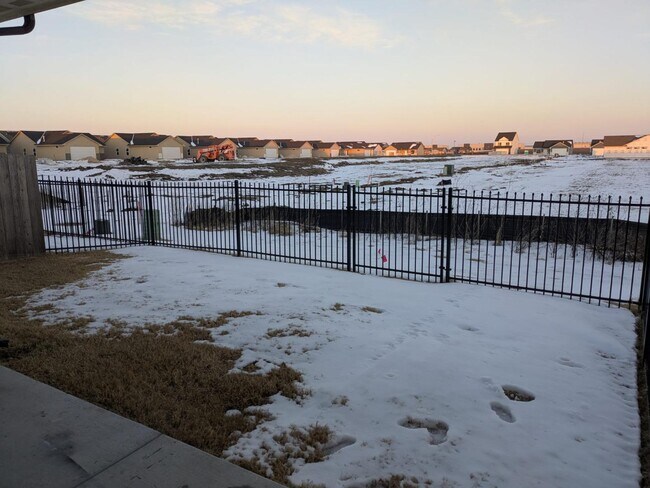 Building Photo - 5224 N Cypress Cir