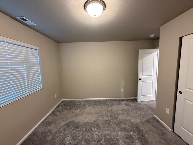 Building Photo - Spacious, modern 5-bed, 2.75-bath in sought-after Daisy Crossing Community in Sultan