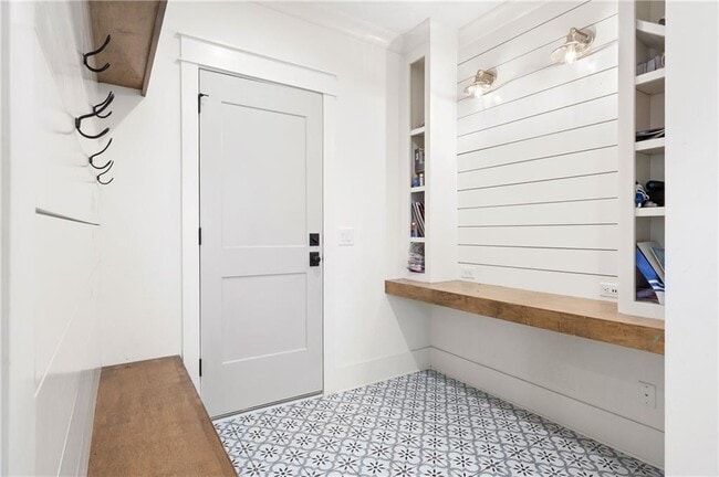 Building Photo - 5638 Glenrich Dr