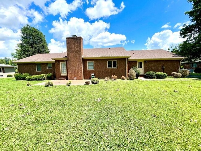 Building Photo - 205 Browning Pl