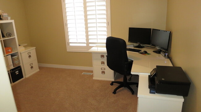 2nd bedroom (Photo reflects old paint color. Newly painted Jan 2018) - 2755 Shady Hollow Lane