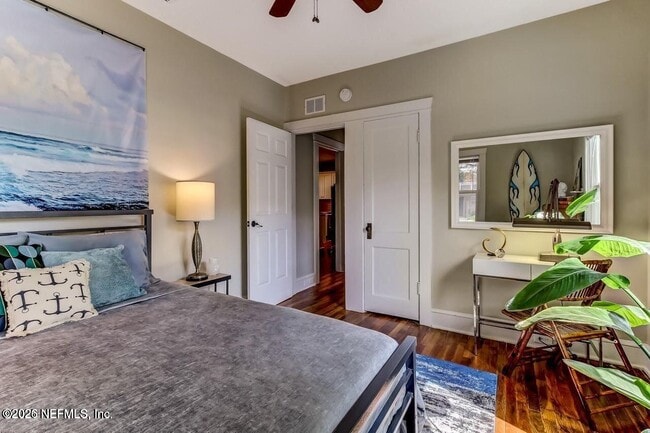 Building Photo - 1117 Cedar St