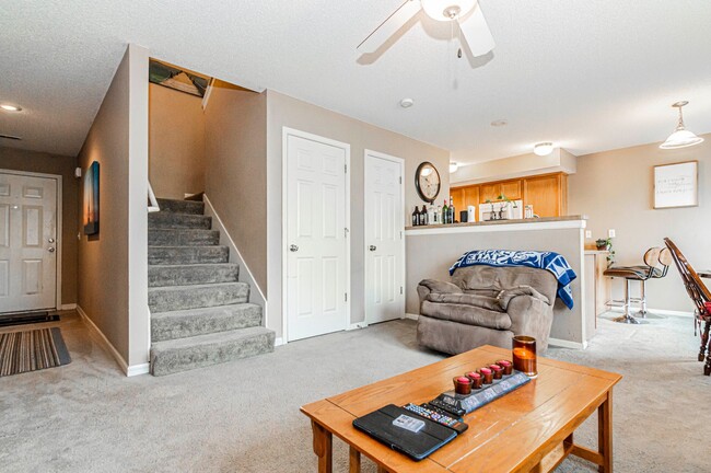 Building Photo - Spacious Home Close to Fort Riley!